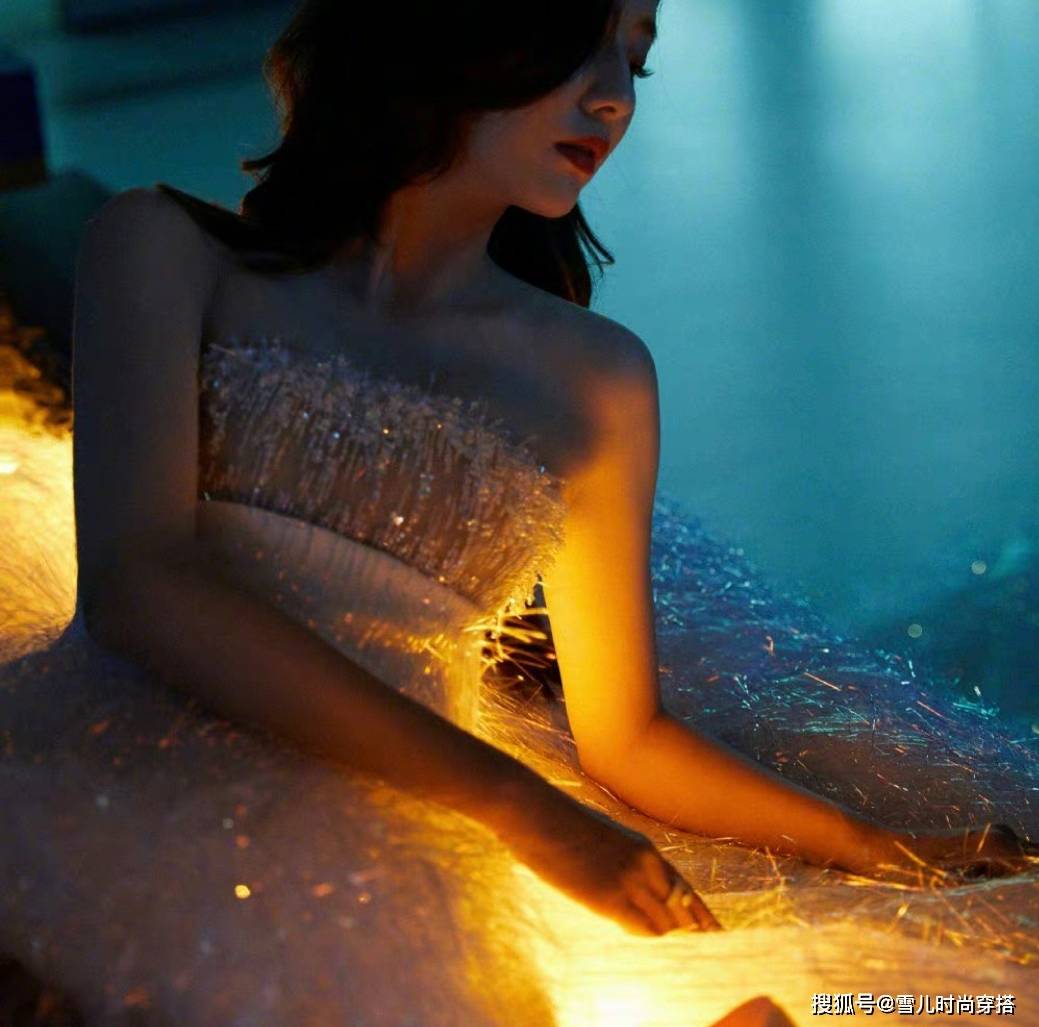 设计 董璇和佟丽娅同框犹如“黑白天鹅”,一个性感冷艳一个氛围感十足