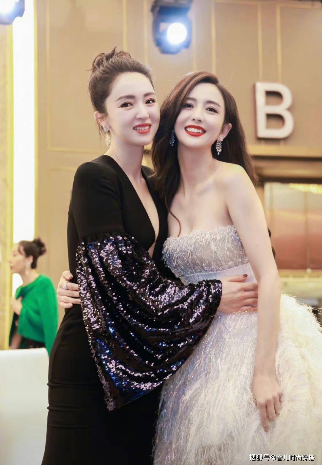 设计 董璇和佟丽娅同框犹如“黑白天鹅”,一个性感冷艳一个氛围感十足