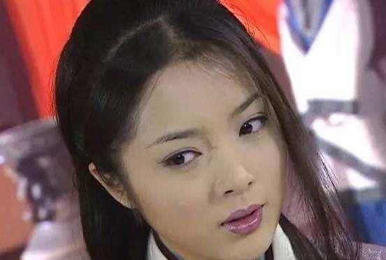 女孩子曾是讨人喜爱的大圆脸，整容成瘾近照认不出，一代女神为何折腾？