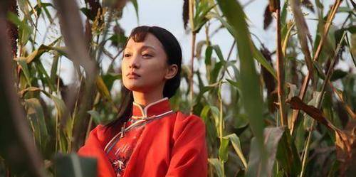 要求|当年，40岁的周迅在《红高粱》里面演19岁的九儿，和朱亚文对戏，太拼了