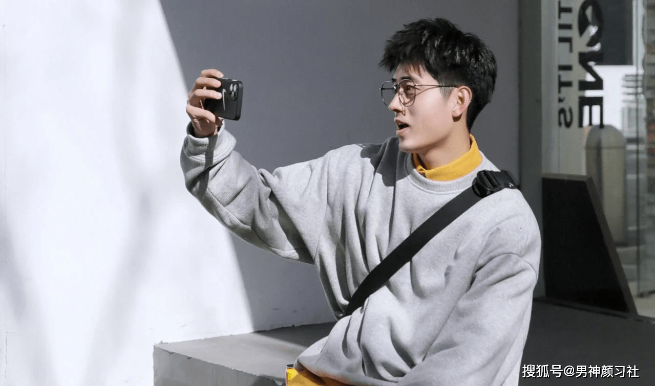 进行 大地色,现代成熟男士的主场色,约会首选搭配