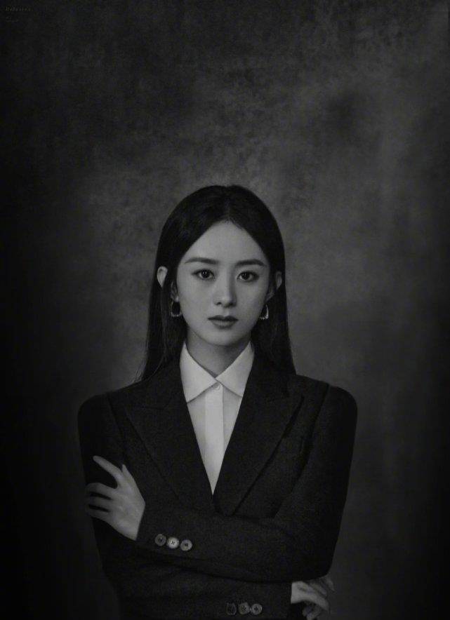 元素 赵丽颖风格转化得太大！穿西装干练飒气女强人，如今优雅得好精致