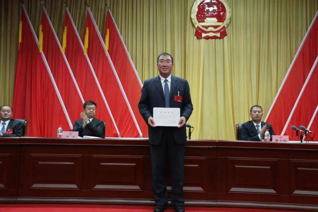 市十届人大六次会议举行第二次全体会议|王镭当选绥芬河市人民政府