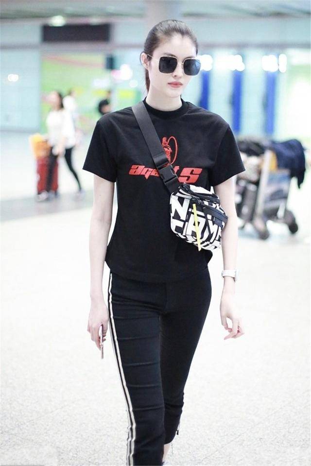 那何 何穗这腿是有多长？九分裤竟穿出七分裤既视感，大长腿真的好吸睛