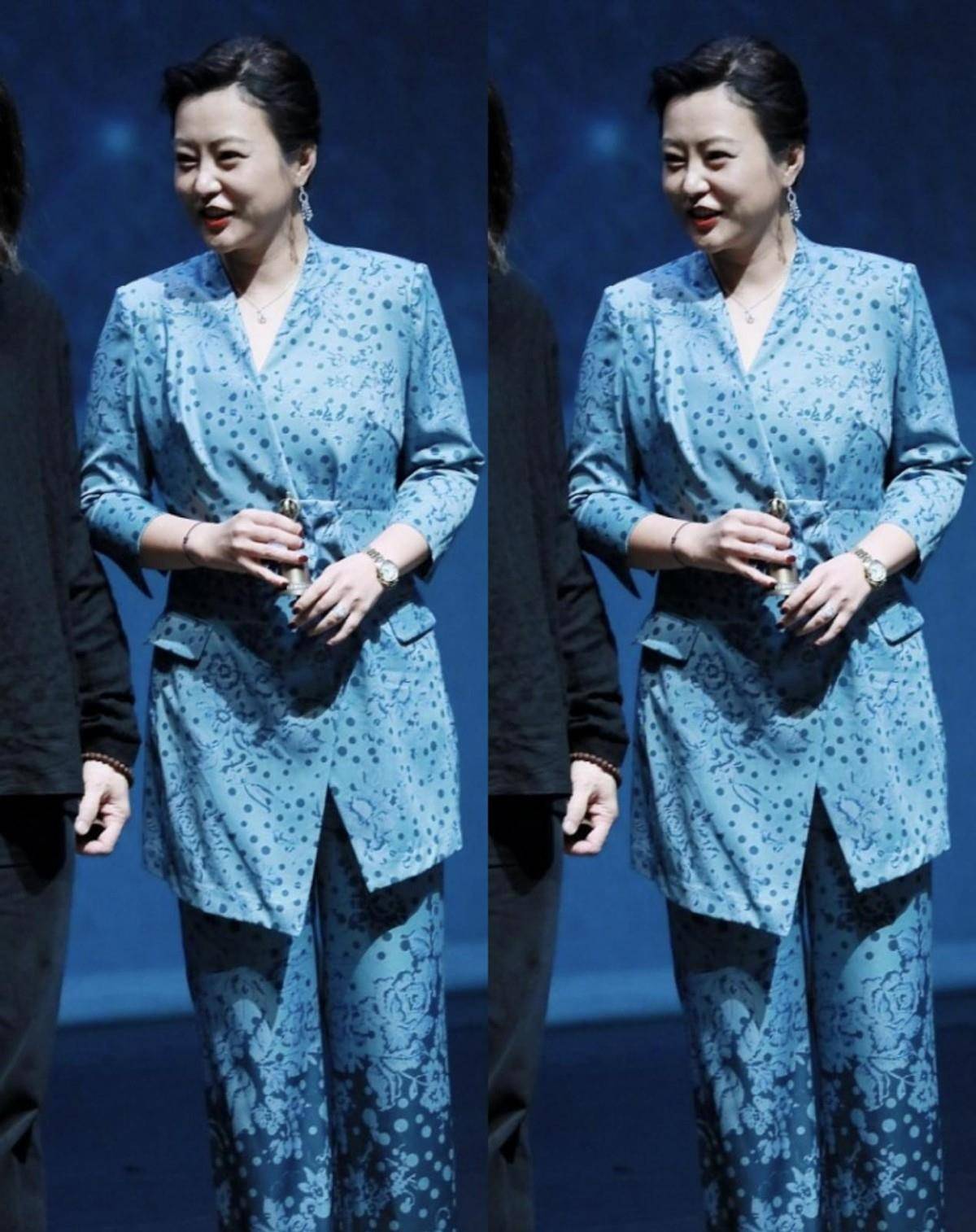 郝蕾 郝蕾也开始走商务风了，穿西装还挺干练的，生图感觉有点老气