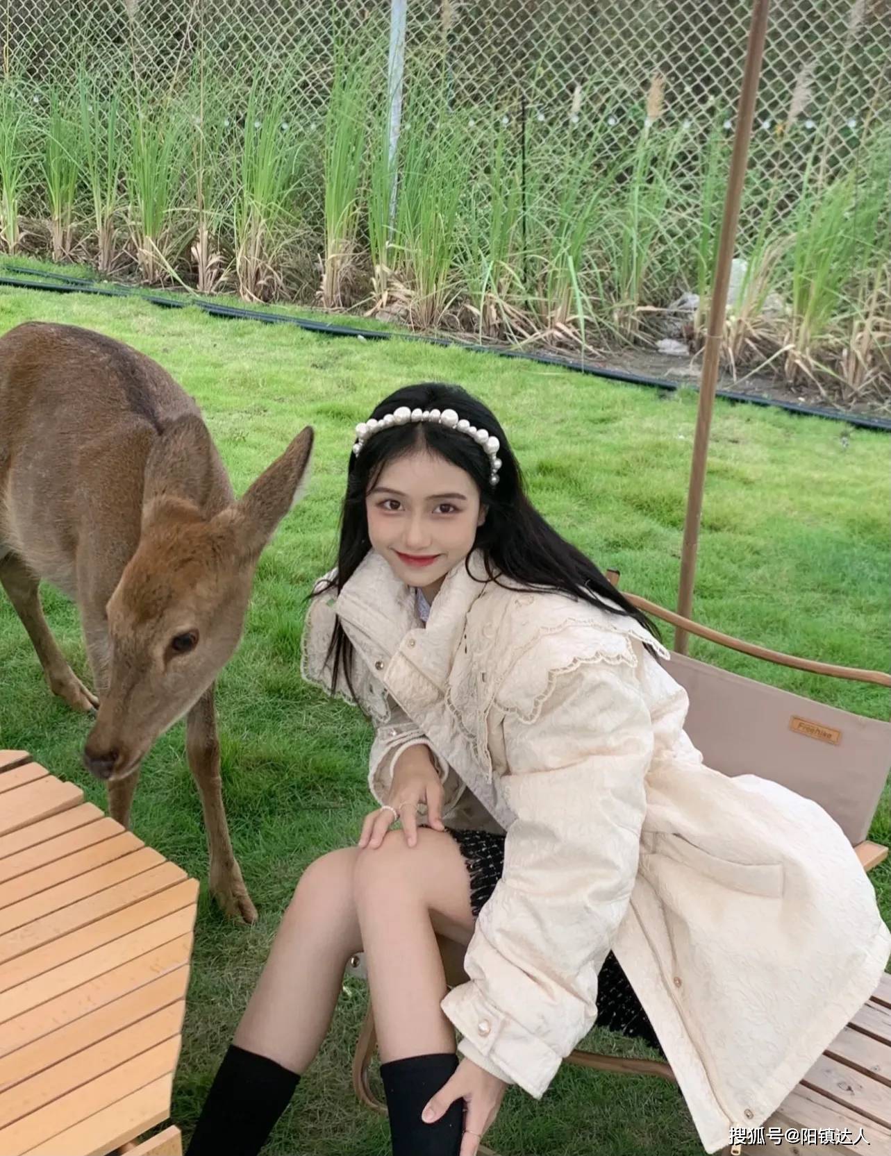 感觉 浪漫唯美的羽绒服，穿上太淑女了~上面有很细致立体的蕾丝花纹