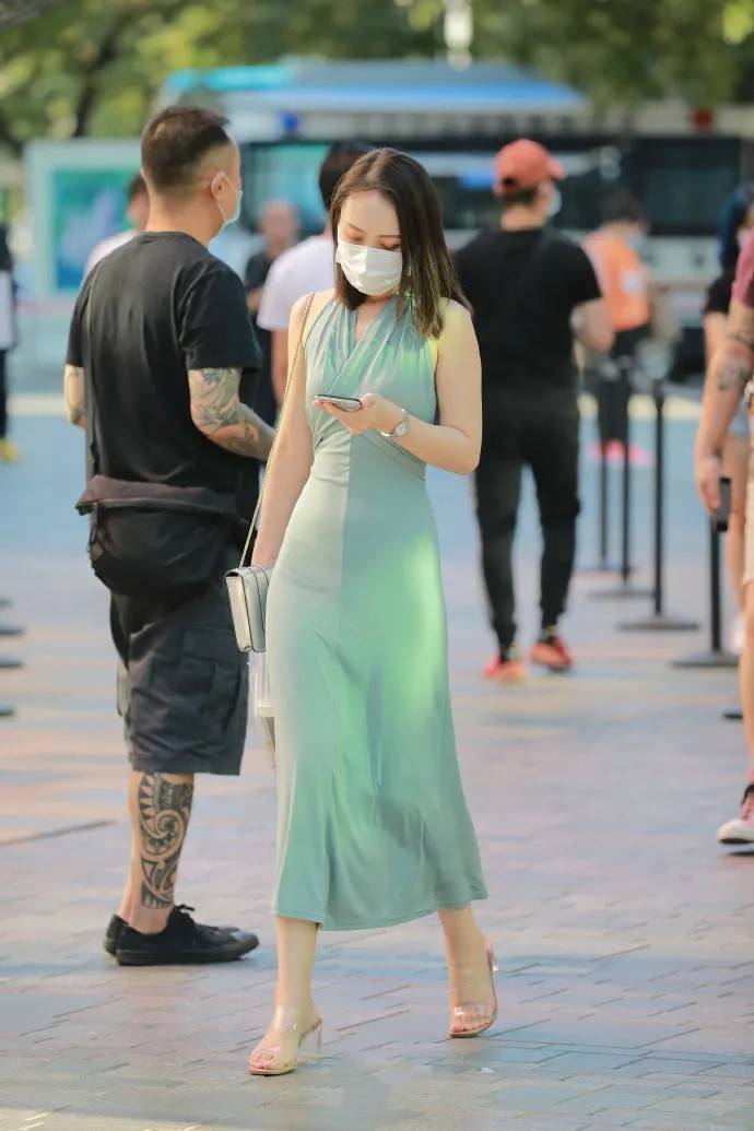 高跟鞋 高雅又端庄的精致穿搭，散发出无可挑剔的魅力，妩媚可人十分新潮
