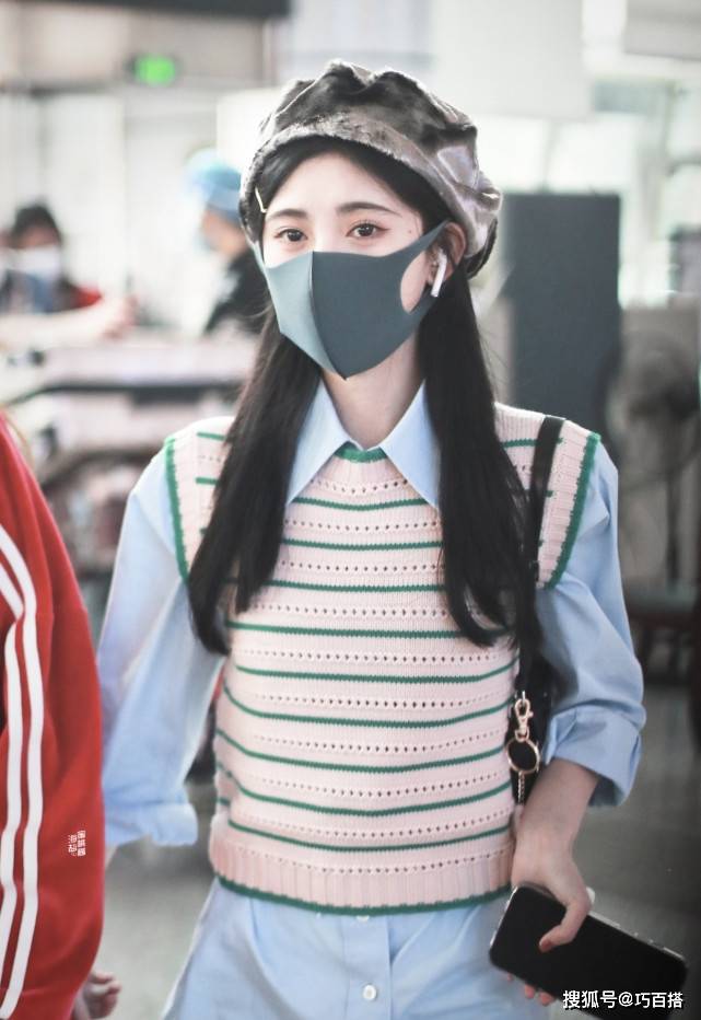 鞠婧祎 鞠婧祎私服从未翻车！马甲叠穿衬衫，显高又气质，值得借鉴