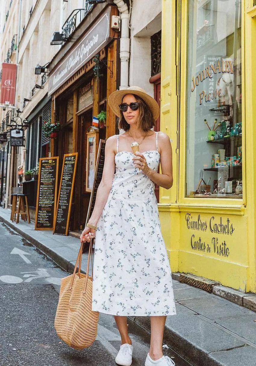 小白 降温后连衣裙不要老配高跟鞋，今秋流行这3双鞋，时髦又实穿