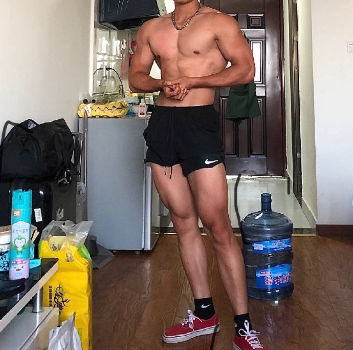 四川師范大學肌肉學霸，24歲健壯大長腿，這霸氣麒麟臂胸肌也太可了！ 健身減肥達人 第13张