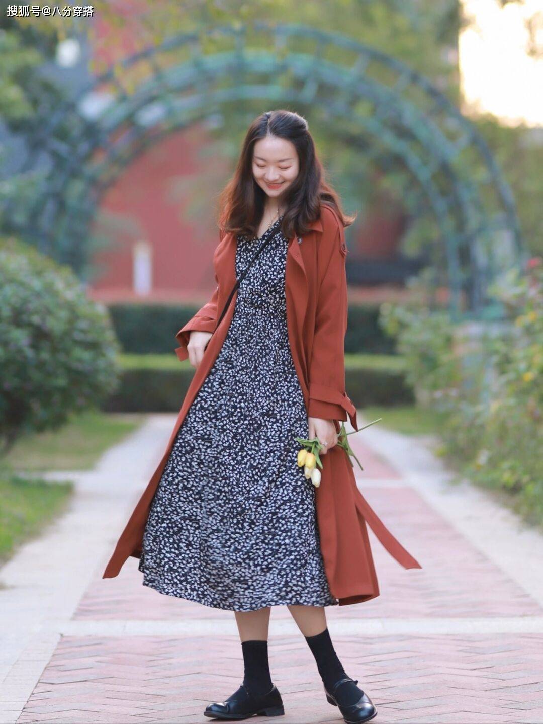 颜色 秋冬季节，学会这些“风衣”穿法，告别臃肿普通感，让你气质翻倍