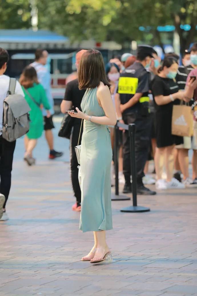 高跟鞋 高雅又端庄的精致穿搭，散发出无可挑剔的魅力，妩媚可人十分新潮