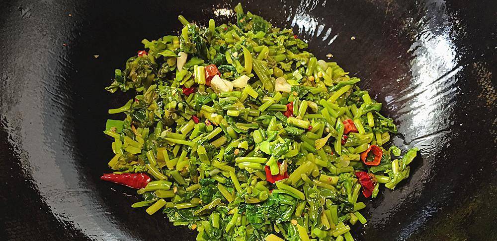 【产品图】:这道重口味,难吃却直呼过瘾地地"爆炒冲菜"就制作好了