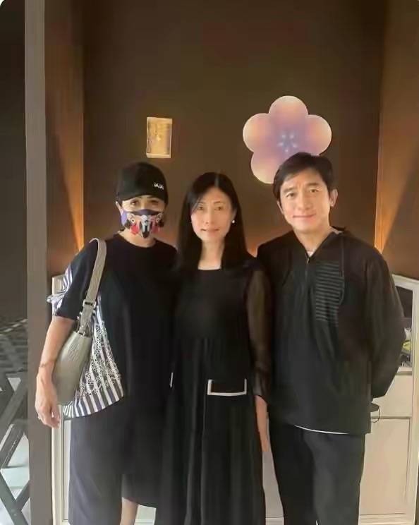 状态刘嘉玲嘴角凹陷颈纹深，这才是真实脸，不包装修图还没素人漂亮！