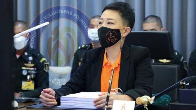设计 泰国42岁长公主浪费好身材！紧身裤挡不住翘臀，继承颂妃的高颜值