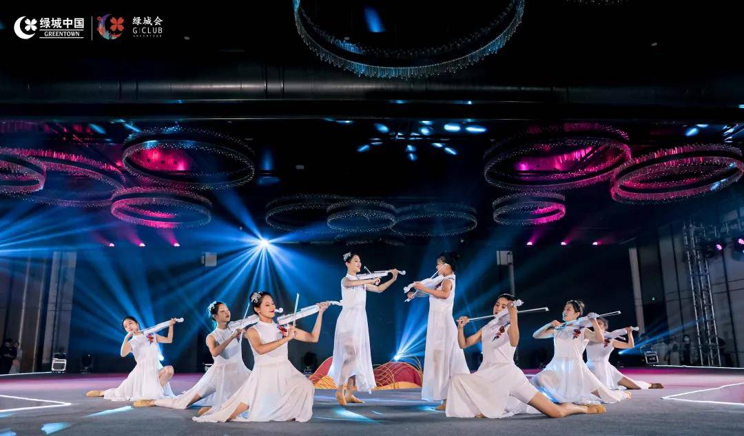 年华 花样的年华，如诗如花亦如歌