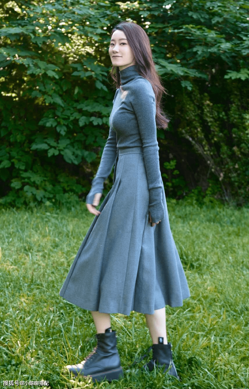 季节 秋季露腿穿搭，反季节新时尚，女明星们都在穿