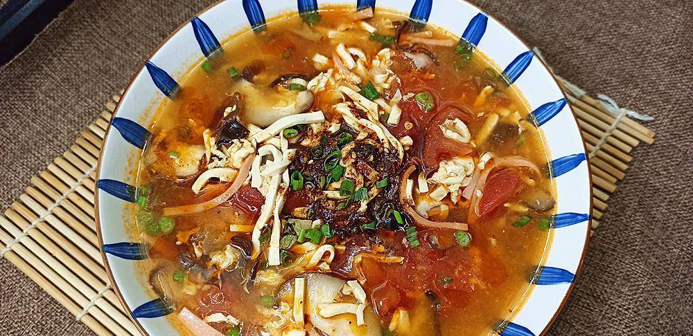 酸辣汤的做法和配料 b9fc3804a0f84dd2b556ee1befdf2beb.jpeg