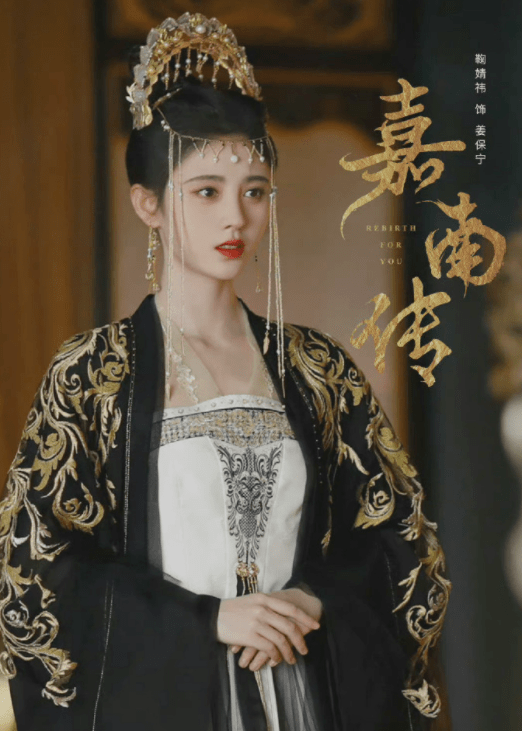 鞠婧祎鞠婧祎新戏妆发自成一脉，造型花哨影楼风，脖子却暴露真实肤色