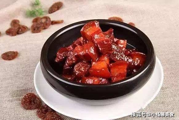 做红烧肉放什么调料最好吃 c10222c419c0445a93a23d87457e6568.jpeg