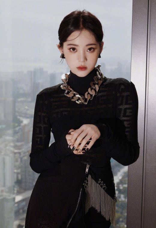 仙女鞠婧祎团队被挖？欧阳娜娜“千金妆”美霸屏，终于知道为何全网模仿