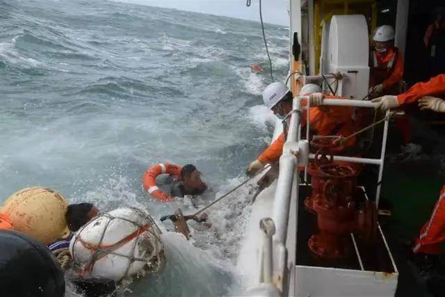 东海海域两船遇险6人获救11人仍失联搜救继续 船顺 船位查询 东海救助局