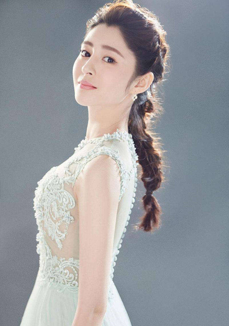 李心艾原名李真,有四分之一俄罗斯血统的西安女孩.