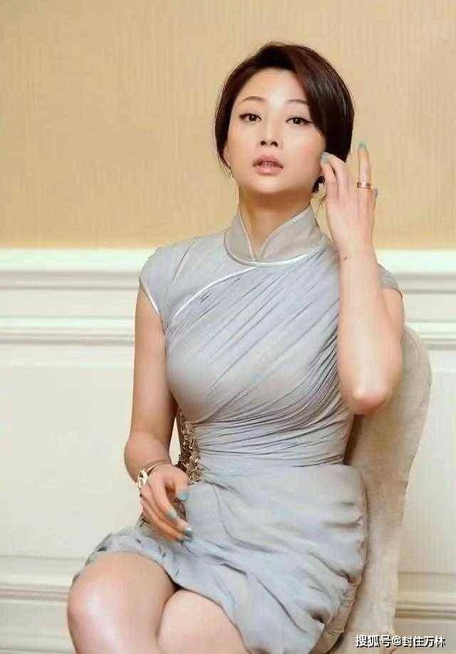 标准 殷桃颠覆了审美标准，穿修身旗袍身材刚刚好，有点肉感更有韵味