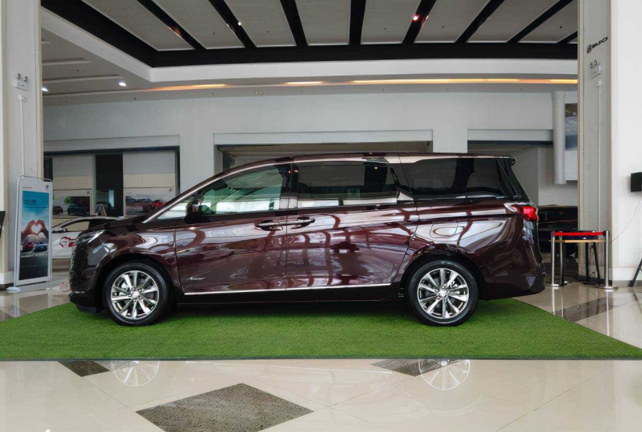 新一代别克gl8亮相四座太空舱秒杀埃尔法