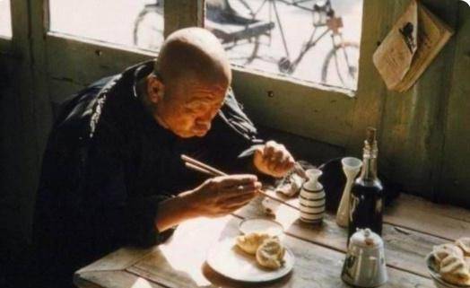什么|作为著名的美食片导演，陈晓卿在北京吃早餐也会陷入无奈