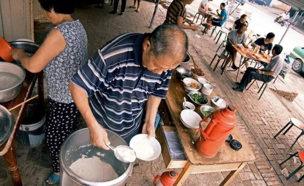 什么|作为著名的美食片导演，陈晓卿在北京吃早餐也会陷入无奈