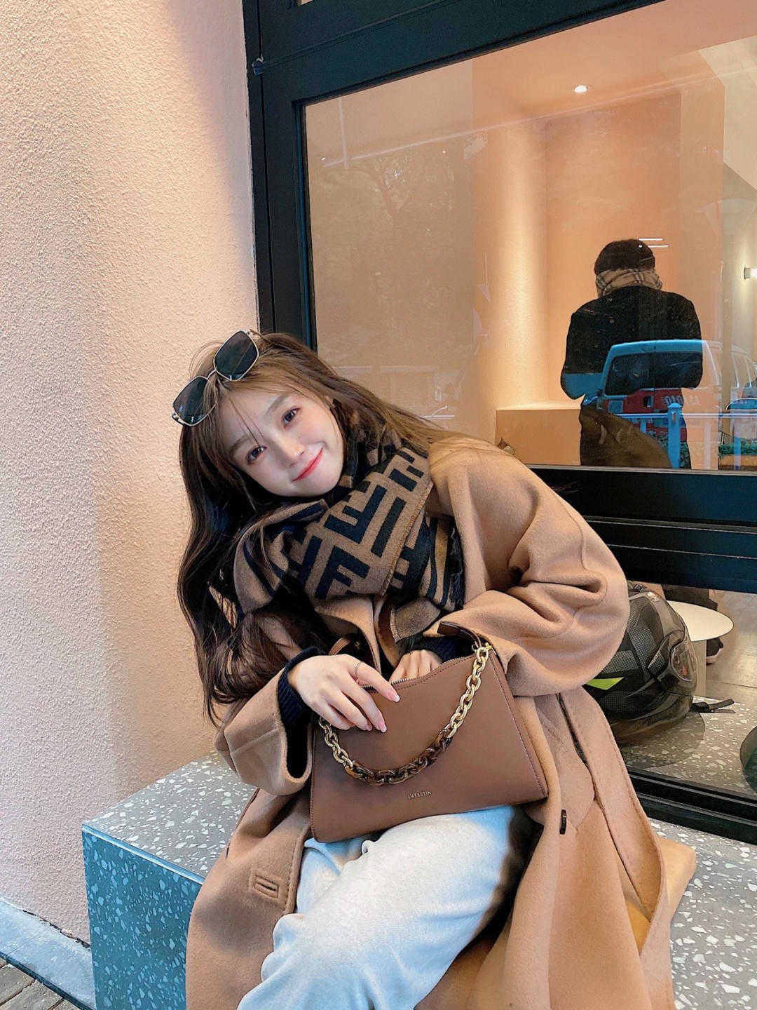 大地 秋冬、比黑白灰更炸街的是什么颜色？当然是大地色大衣，又飒又美