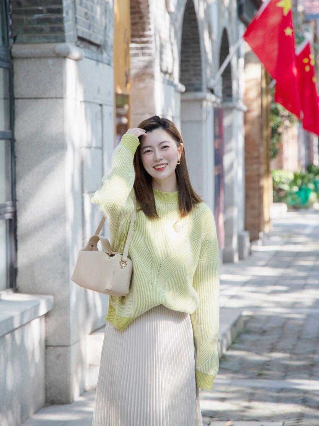 米色 秋冬如何穿搭优雅又温柔？可以试试这5款裙子，能让你提升气质感