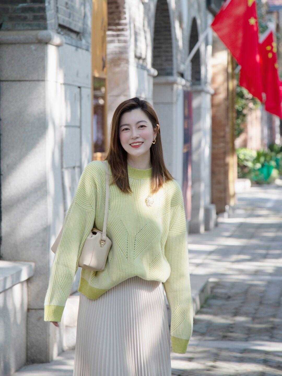 米色 秋冬如何穿搭优雅又温柔？可以试试这5款裙子，能让你提升气质感
