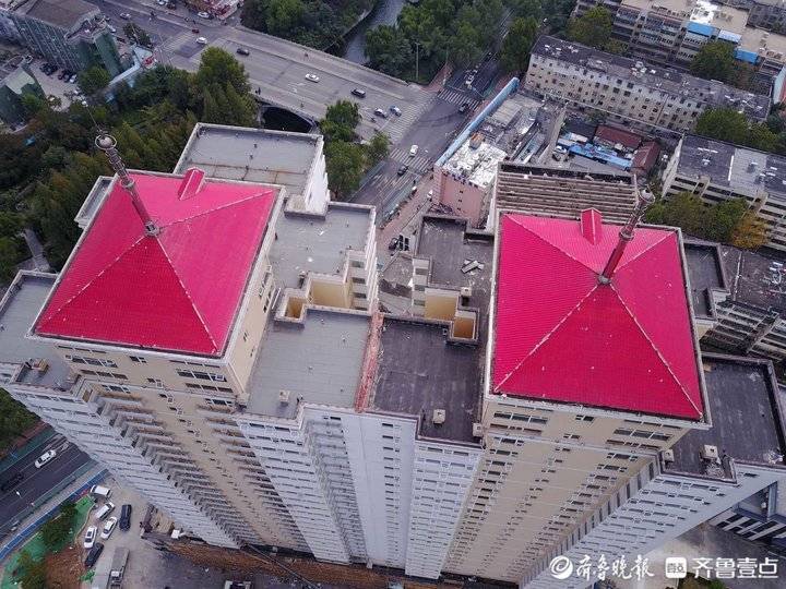 济南大明湖边东湖大厦开拆,挡风景的"大屏风"快要倒了