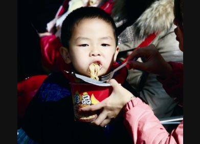 家长|医生:入秋后,4种零食让娃积食还不长个,家长要死死管住娃的嘴