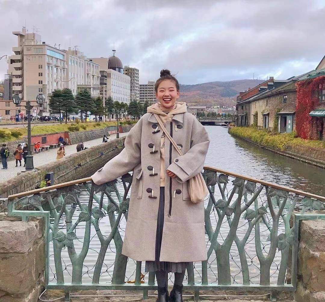 米色 卫衣搭配推荐！配半裙真的太好看！