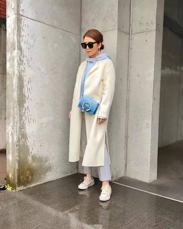 黑色 冬季针织衫怎么穿好看 这个博主的简约搭配法给你灵感