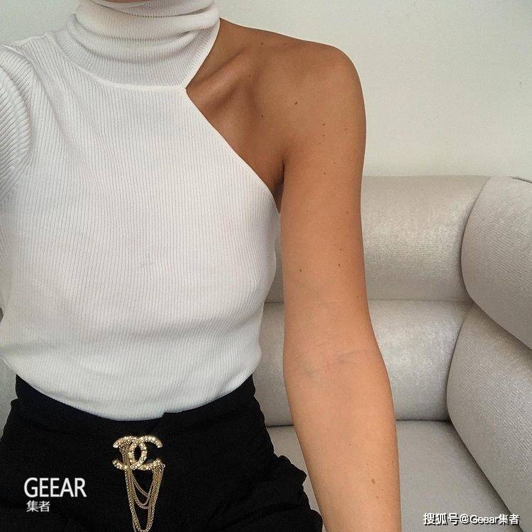 腰带为造型加入一抹低调奢华，充满高级质感的名牌皮带吧！