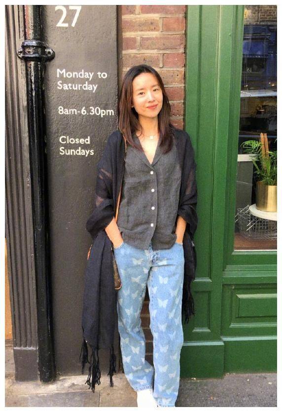 颜色 董洁装嫩演小姑娘，脸p的无皱纹眼神这么沧桑，哪有这样的少女？