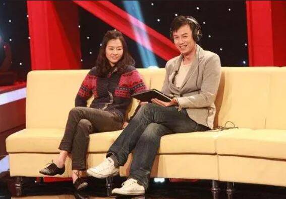 朱铁与妻子2010年5月,朱铁与叶亮在北京完婚.