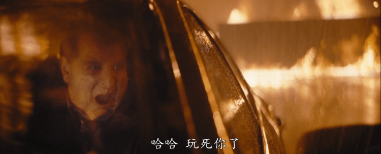 探长|阴郁的年轻蝙蝠侠，还有新猫女管家探长，这版《新蝙蝠侠》你接受吗