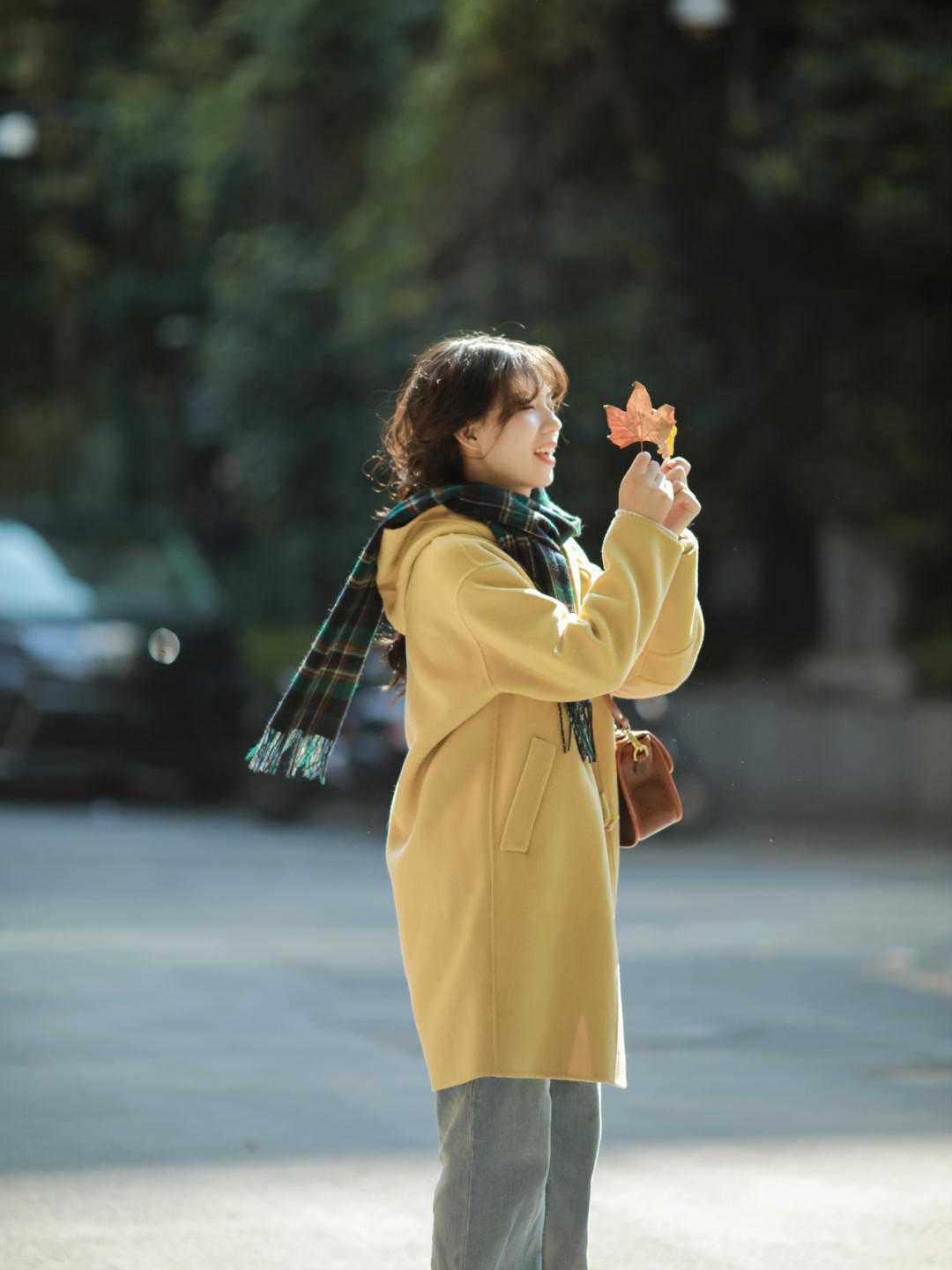 颜色 不露腿的秋冬穿搭来喽，大衣搭配牛仔裤保暖舒适，时髦又显气质