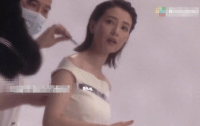 小腹|42岁高圆圆小腹突出疑似二胎，赵又廷：是的，谢谢大家的祝福