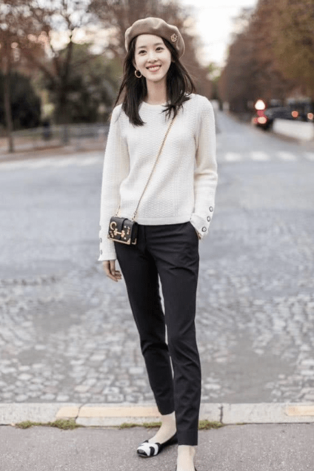 章泽天 章泽天近照曝光!穿紧身裤参加朋友生日会,合影秀翘臀抢主角风头