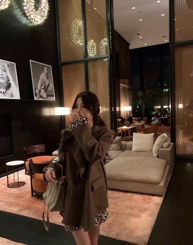 大衣 小飞袖设计的双面呢大衣,手感细腻软糯,层次感丰富