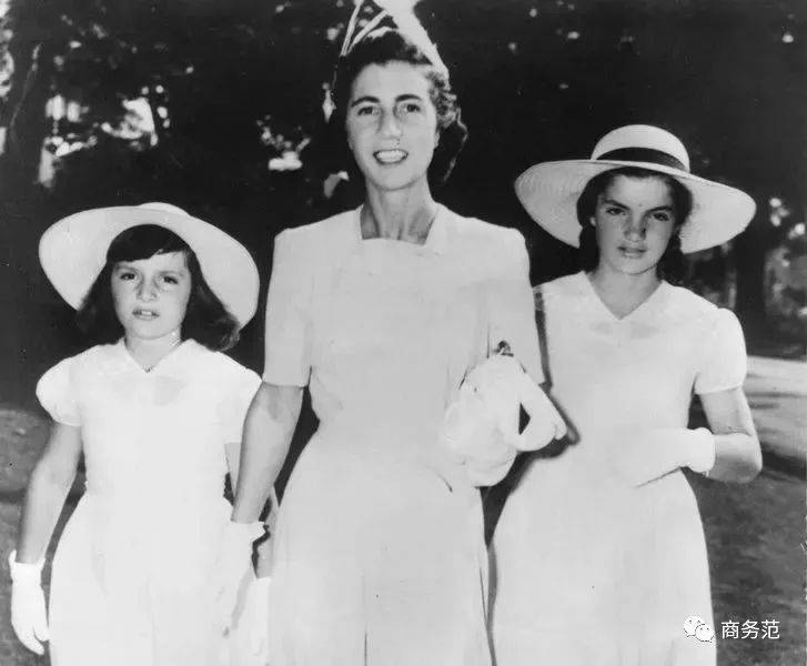 生活史上最强塑料名媛姐妹：姐姐嫁总统、妹妹当王妃，还一起抢首富撕了一辈子…