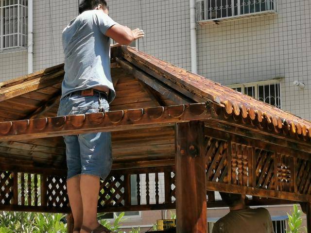 自己动手安装防腐木凉亭