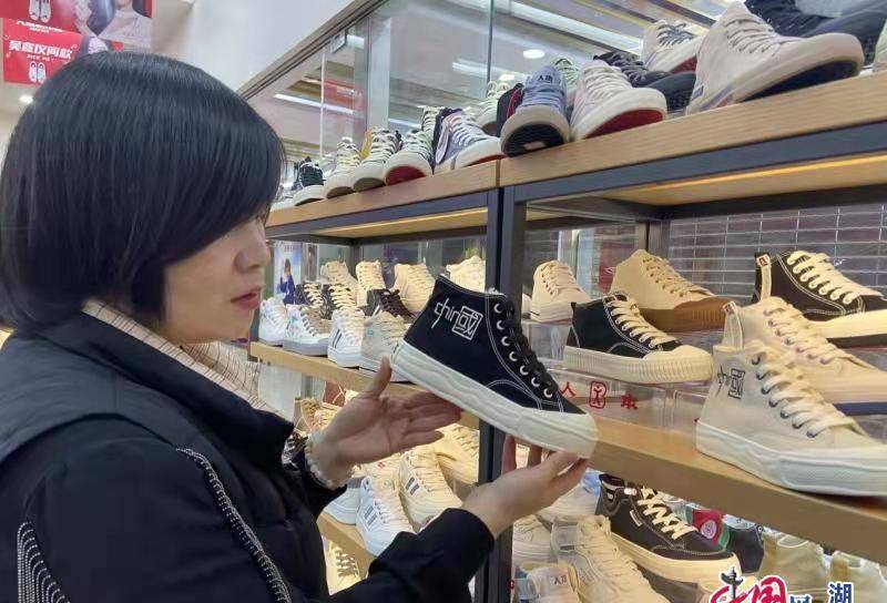 品牌 国产名品鞋集结开秀 汉交会国风国潮璀璨亮眼