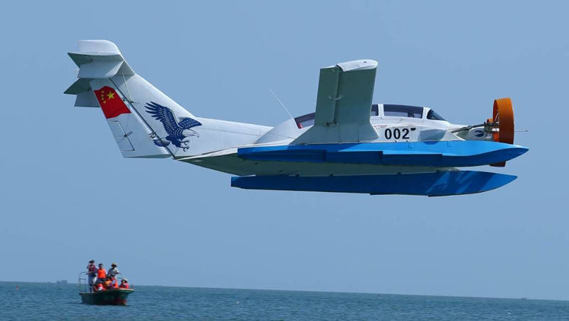 原创中国制造会飞的船贴水面1米飞行时速是普通船的好几倍